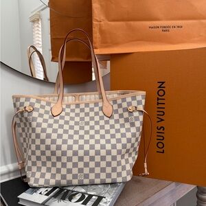 White and Tan Checkered Shoulder Bag